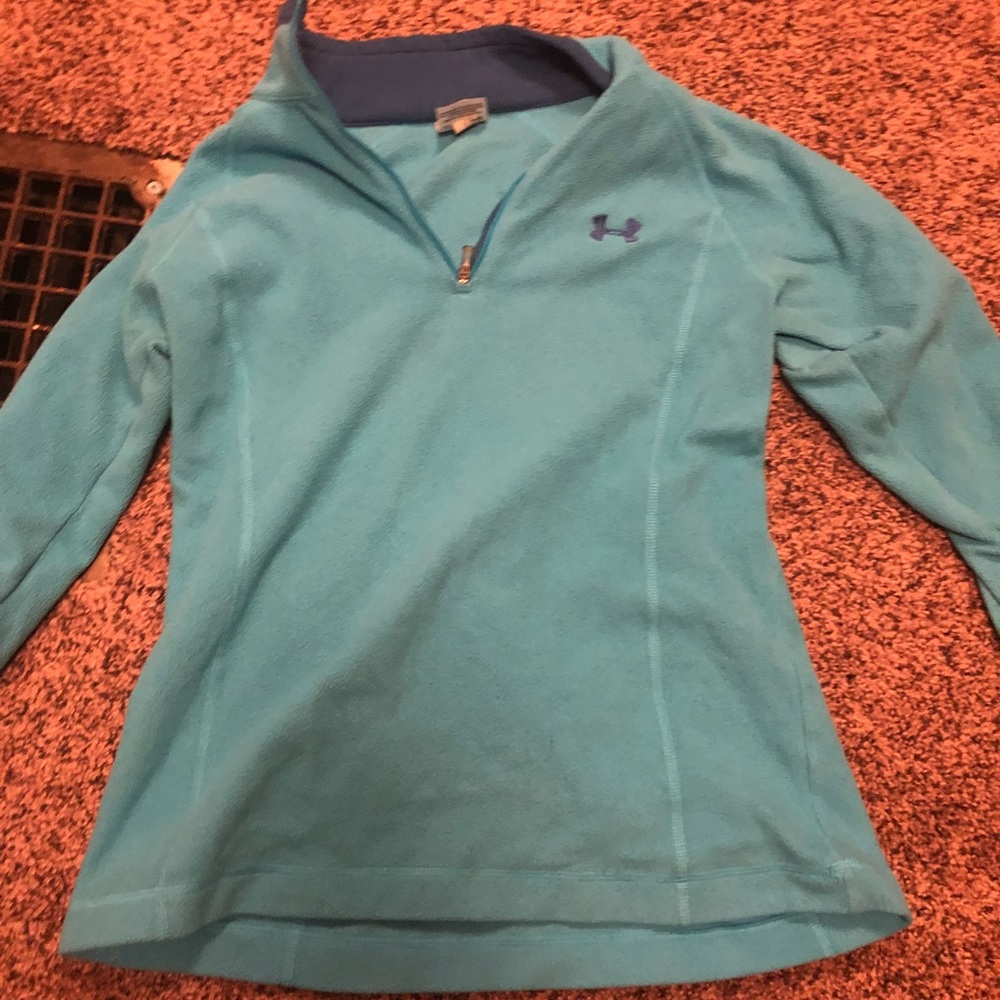 Woman’s small UA pull over